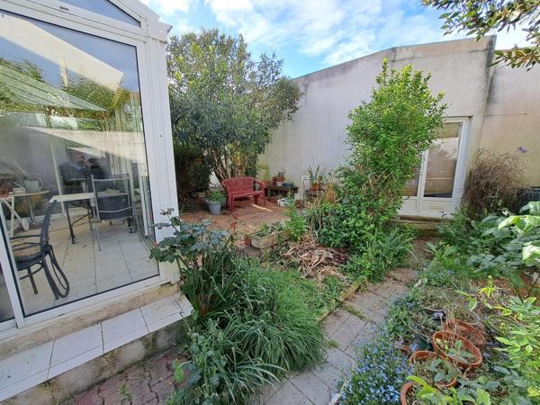 Au cœur de la Genette et à deux pas du Port et du Mail. 695 000 € H.A.I.*