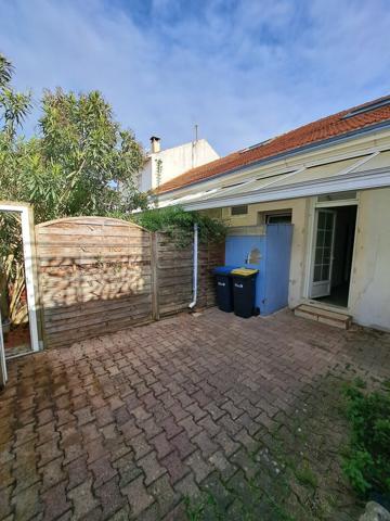 Au cœur de la Genette et à deux pas du Port et du Mail. 695 000 € H.A.I.*