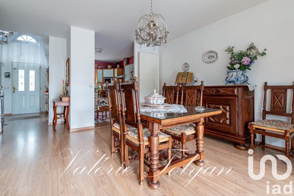 Maison traditionnelle 8 pièces de 164 m² à Antony (92160)