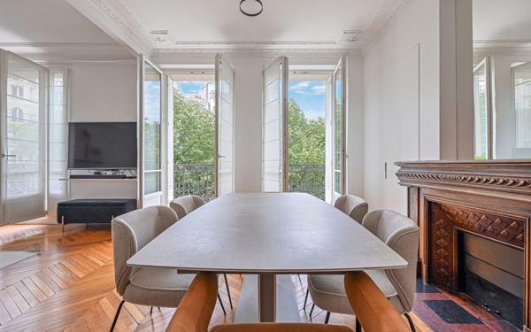 Appartement à vendre    4 pièces • 117,22 m2 Paris 17