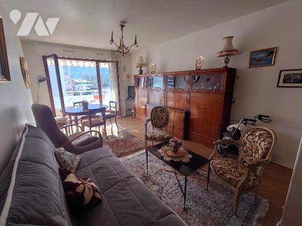 Appartement 3e étage 45m², balcon vue montagnes, cave et parking