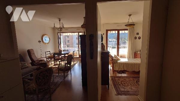 Appartement 3e étage 45m², balcon vue montagnes, cave et parking