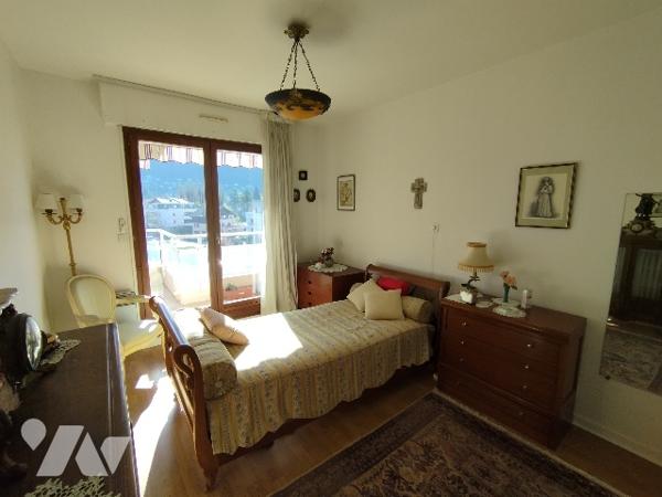 Appartement 3e étage 45m², balcon vue montagnes, cave et parking