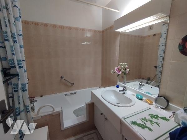 Appartement 3e étage 45m², balcon vue montagnes, cave et parking