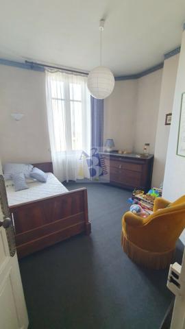 Vente maison de ville Angouleme (16000), 112.00m² avec 6 pièce(s) dont 4 chambre(s) sur 300.00m² de terrain. Agence Allard Brimeaud