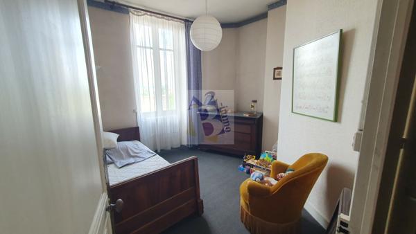 Vente maison de ville Angouleme (16000), 112.00m² avec 6 pièce(s) dont 4 chambre(s) sur 300.00m² de terrain. Agence Allard Brimeaud
