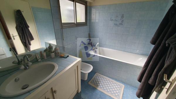 Vente maison de ville Angouleme (16000), 112.00m² avec 6 pièce(s) dont 4 chambre(s) sur 300.00m² de terrain. Agence Allard Brimeaud
