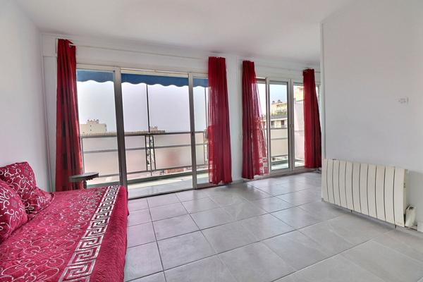 LA JOLIETTE-13002-APPARTEMENT MARSEILLE 1 PIECE-TERRASSE-CAVE