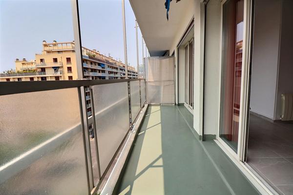 LA JOLIETTE-13002-APPARTEMENT MARSEILLE 1 PIECE-TERRASSE-CAVE