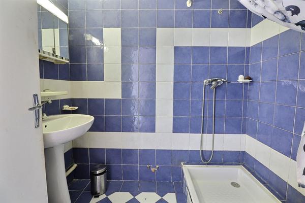 LA JOLIETTE-13002-APPARTEMENT MARSEILLE 1 PIECE-TERRASSE-CAVE