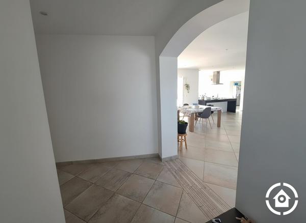 Maison de plain pied - 4 chambres - suite parentale - piscine - double garage