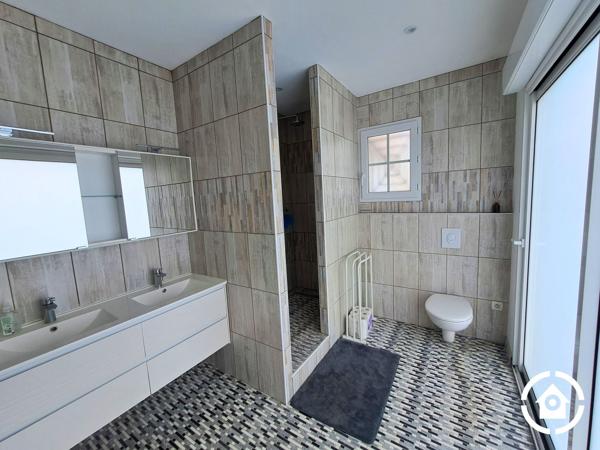Maison de plain pied - 4 chambres - suite parentale - piscine - double garage