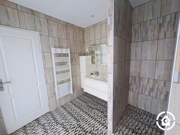 Maison de plain pied - 4 chambres - suite parentale - piscine - double garage