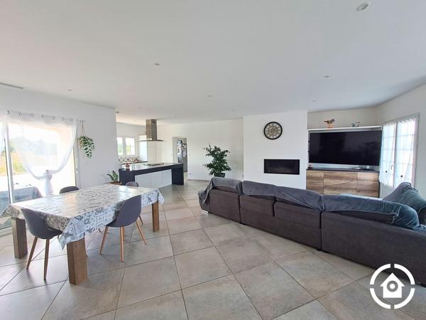 Maison de plain pied - 4 chambres - suite parentale - piscine - double garage