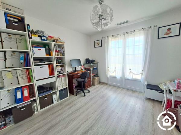 Maison de plain pied - 4 chambres - suite parentale - piscine - double garage