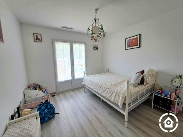 Maison de plain pied - 4 chambres - suite parentale - piscine - double garage