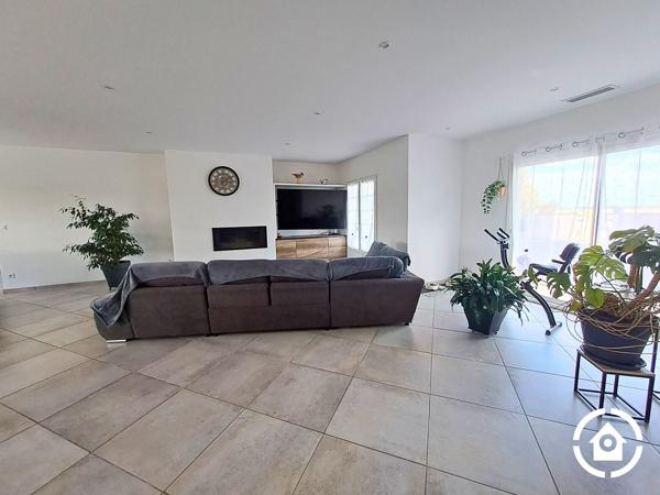Maison de plain pied - 4 chambres - suite parentale - piscine - double garage