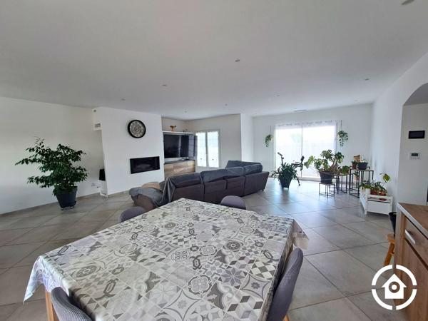 Maison de plain pied - 4 chambres - suite parentale - piscine - double garage