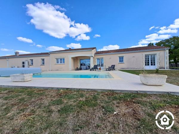 Maison de plain pied - 4 chambres - suite parentale - piscine - double garage