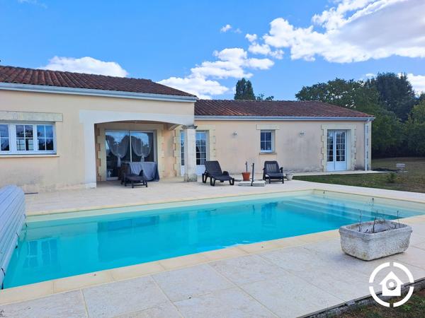 Maison de plain pied - 4 chambres - suite parentale - piscine - double garage