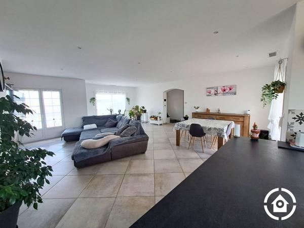 Maison de plain pied - 4 chambres - suite parentale - piscine - double garage