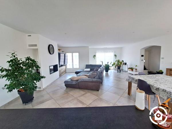 Maison de plain pied - 4 chambres - suite parentale - piscine - double garage