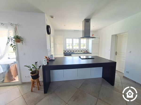 Maison de plain pied - 4 chambres - suite parentale - piscine - double garage