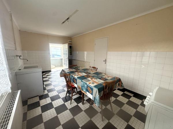 Maison d'environ 90 m² habitables sur environ 1370 m² de terrain