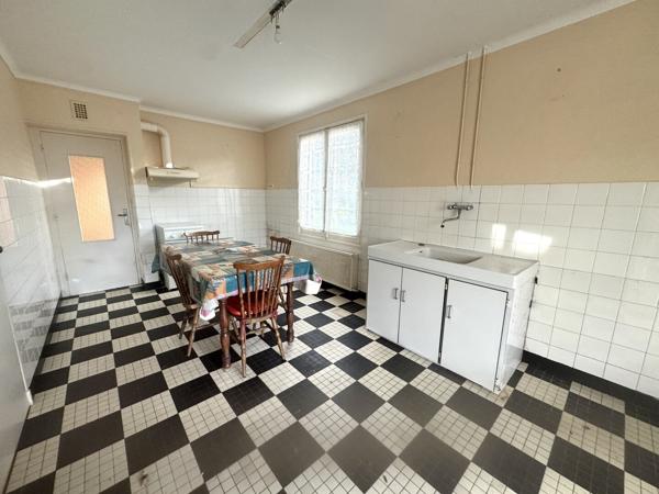 Maison d'environ 90 m² habitables sur environ 1370 m² de terrain