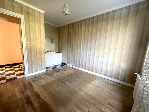 Maison d'environ 90 m² habitables sur environ 1370 m² de terrain