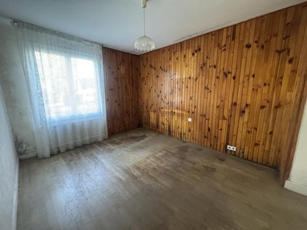 Maison d'environ 90 m² habitables sur environ 1370 m² de terrain