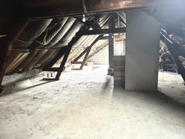 Maison d'environ 90 m² habitables sur environ 1370 m² de terrain