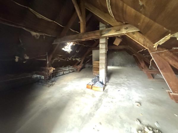 Maison d'environ 90 m² habitables sur environ 1370 m² de terrain