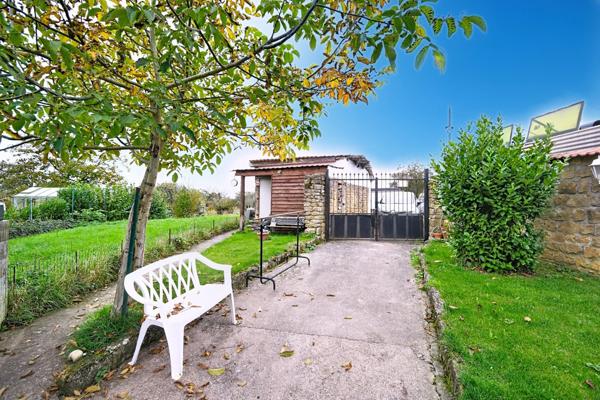 BELLE MAISON DE VILLAGE 200M2 - TERRAIN 6 ARES - GRAND GRENIER AMENAGEABLE DE 110M2 - 2 GARAGES 4 VOITURES