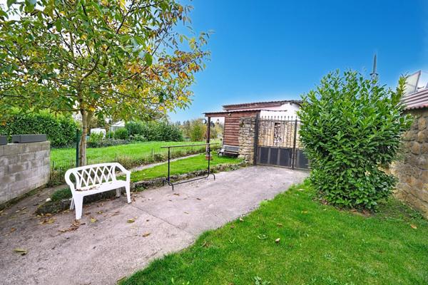 BELLE MAISON DE VILLAGE 200M2 - TERRAIN 6 ARES - GRAND GRENIER AMENAGEABLE DE 110M2 - 2 GARAGES 4 VOITURES