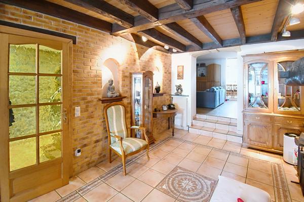 BELLE MAISON DE VILLAGE 200M2 - TERRAIN 6 ARES - GRAND GRENIER AMENAGEABLE DE 110M2 - 2 GARAGES 4 VOITURES