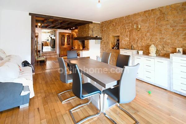 BELLE MAISON DE VILLAGE 200M2 - TERRAIN 6 ARES - GRAND GRENIER AMENAGEABLE DE 110M2 - 2 GARAGES 4 VOITURES