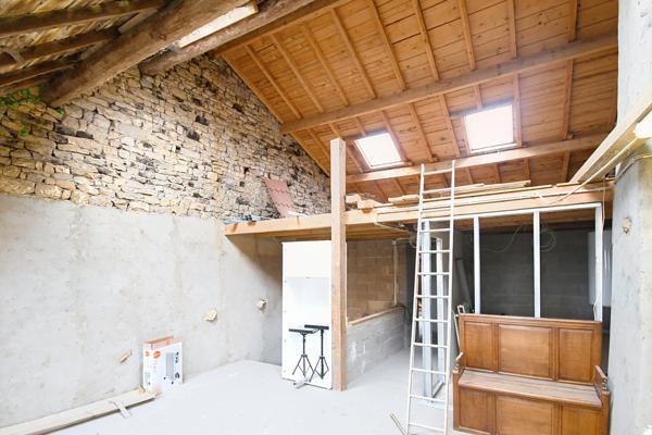 BELLE MAISON DE VILLAGE 200M2 - TERRAIN 6 ARES - GRAND GRENIER AMENAGEABLE DE 110M2 - 2 GARAGES 4 VOITURES