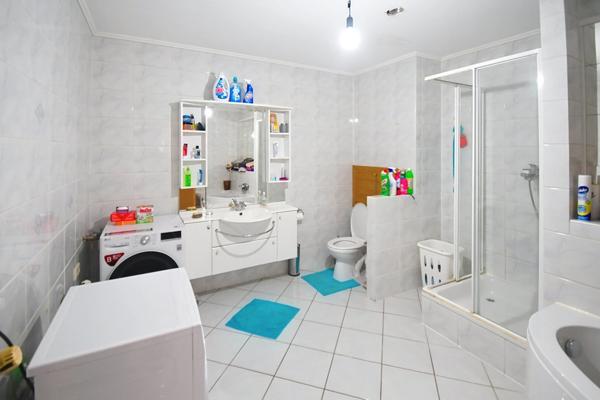 BELLE MAISON DE VILLAGE 200M2 - TERRAIN 6 ARES - GRAND GRENIER AMENAGEABLE DE 110M2 - 2 GARAGES 4 VOITURES