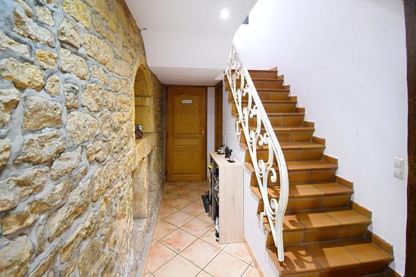 BELLE MAISON DE VILLAGE 200M2 - TERRAIN 6 ARES - GRAND GRENIER AMENAGEABLE DE 110M2 - 2 GARAGES 4 VOITURES