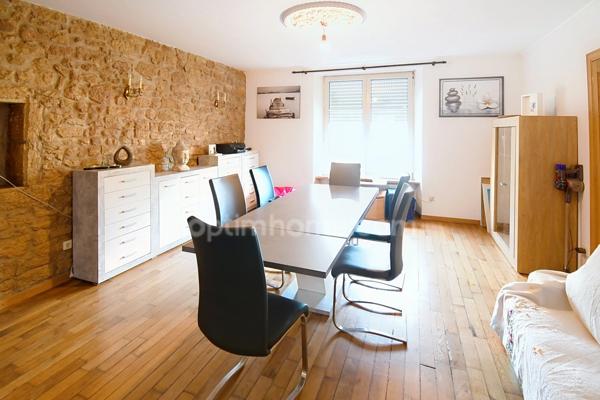 BELLE MAISON DE VILLAGE 200M2 - TERRAIN 6 ARES - GRAND GRENIER AMENAGEABLE DE 110M2 - 2 GARAGES 4 VOITURES