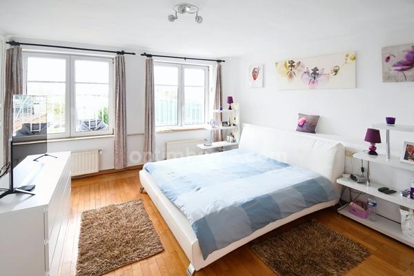 BELLE MAISON DE VILLAGE 200M2 - TERRAIN 6 ARES - GRAND GRENIER AMENAGEABLE DE 110M2 - 2 GARAGES 4 VOITURES