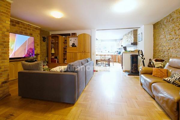 BELLE MAISON DE VILLAGE 200M2 - TERRAIN 6 ARES - GRAND GRENIER AMENAGEABLE DE 110M2 - 2 GARAGES 4 VOITURES