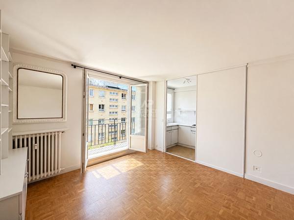 SEVRES RIVE DROITE - STUDIO LUMINEUX 160 000 € **  - Référence  636-S