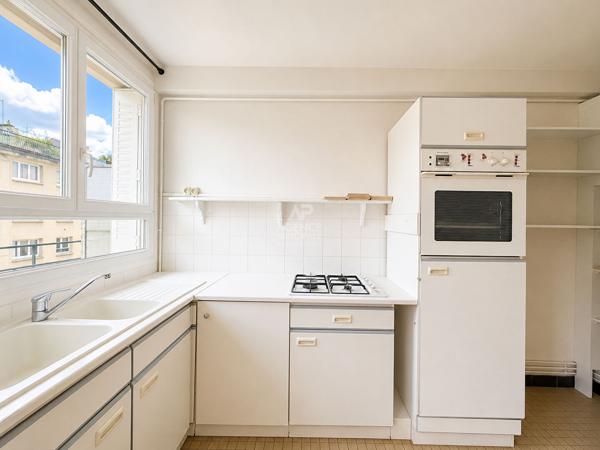 SEVRES RIVE DROITE - STUDIO LUMINEUX 160 000 € **  - Référence  636-S