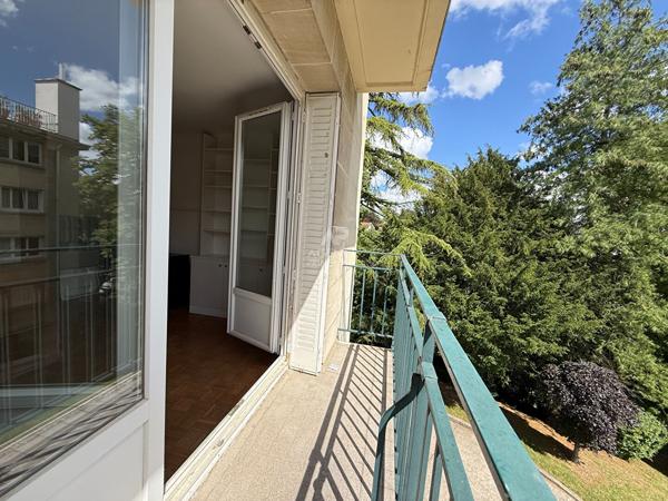 SEVRES RIVE DROITE - STUDIO LUMINEUX 160 000 € **  - Référence  636-S