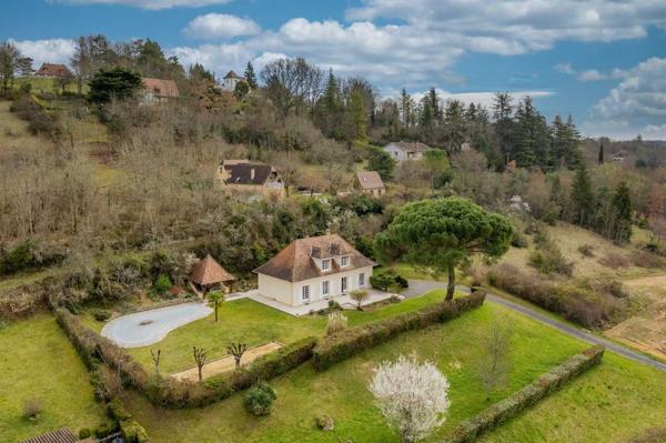 Maison contemporaine - Le bugue Secteur Le Bugue : Maison de plain pied avec piscine et sous sol