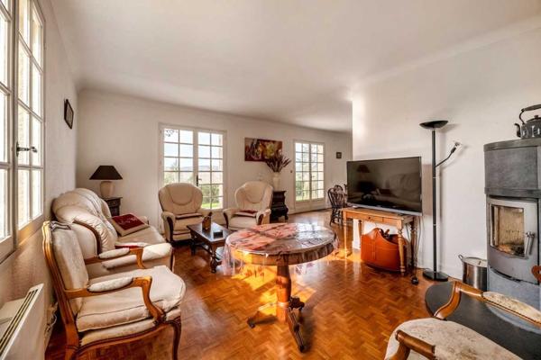 Maison contemporaine - Le bugue Secteur Le Bugue : Maison de plain pied avec piscine et sous sol