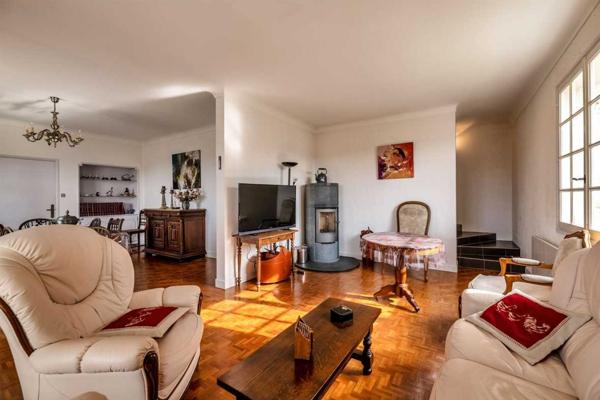 Maison contemporaine - Le bugue Secteur Le Bugue : Maison de plain pied avec piscine et sous sol