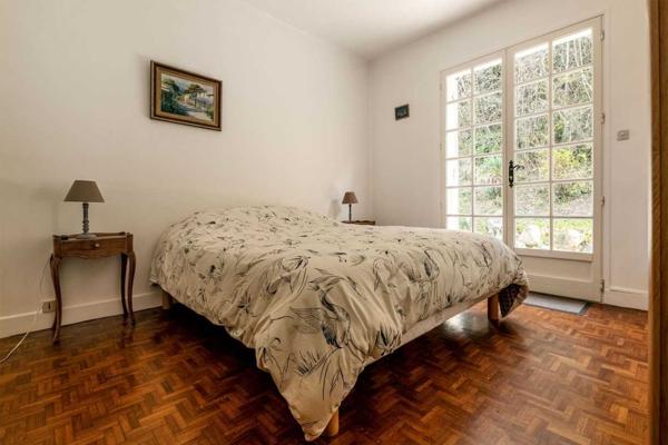 Maison contemporaine - Le bugue Secteur Le Bugue : Maison de plain pied avec piscine et sous sol
